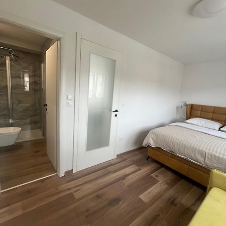Apartment Giovani Kastela Luaran gambar