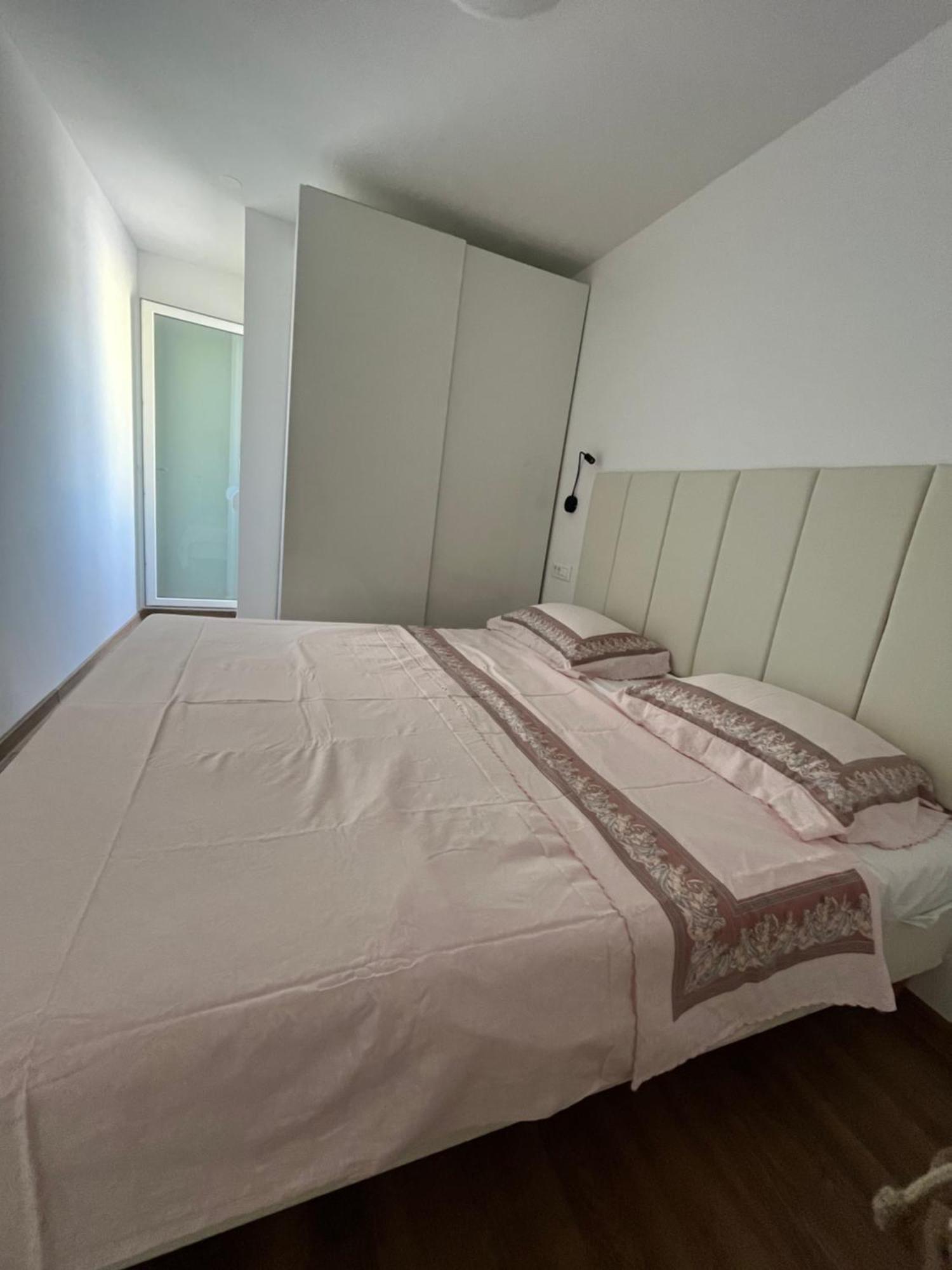 Apartment Giovani Kastela Luaran gambar